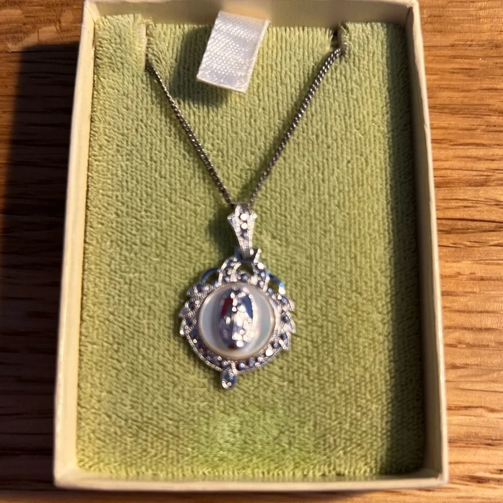 VINTAGE STERLING SILVER MOTHER OF PEARL MARCASITE JESUS CHRISTIAN w/chain
